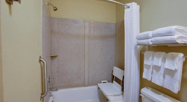 Четырёхместный номер Standard Candlewood Suites Richmond Airport by IHG
