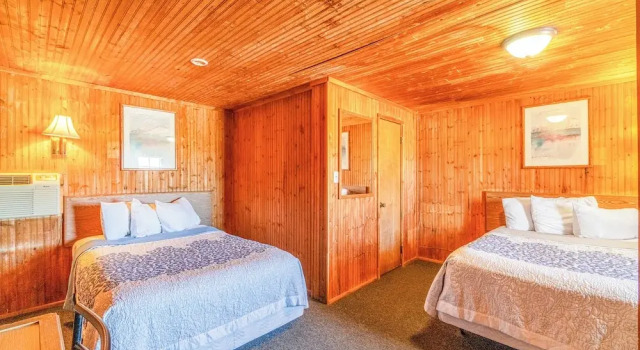 Четырёхместный номер Standard Green Acre Motel by OYO Near Rush County Airport