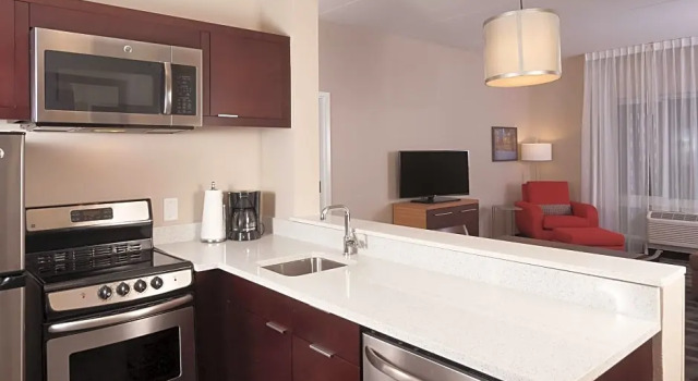 Четырёхместный люкс с 2 комнатами TownePlace Suites Charleston Airport/Convention Center
