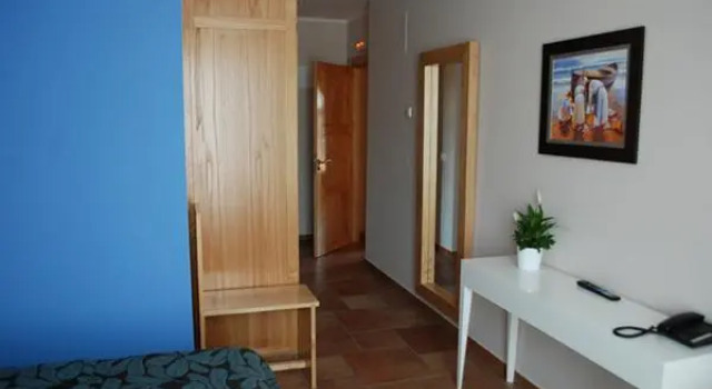 Hotel y Apartamentos Sur de la Bahía, Varaa Hotelli Marina de Cudeyo 