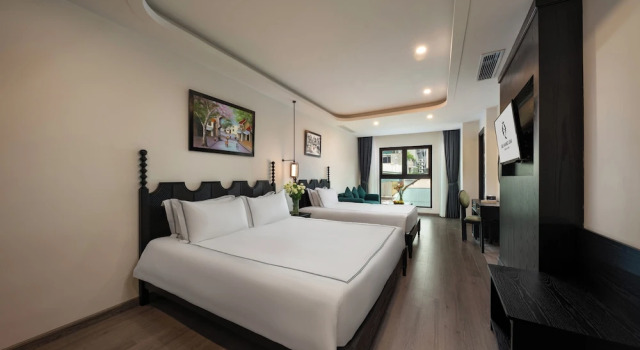 Трёхместный семейный номер Standard c 1 комнатой с видом на город SQ Hang Gai Hotel & Spa