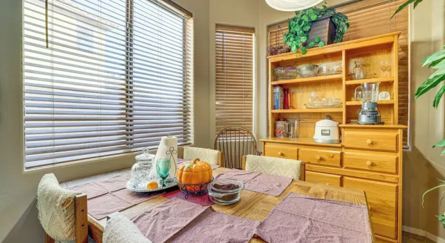 Near Golf Courses & Casinos: Maricopa Home w/ Yard, Book Feriehus Sommerhuse i Maricopa, Hytte