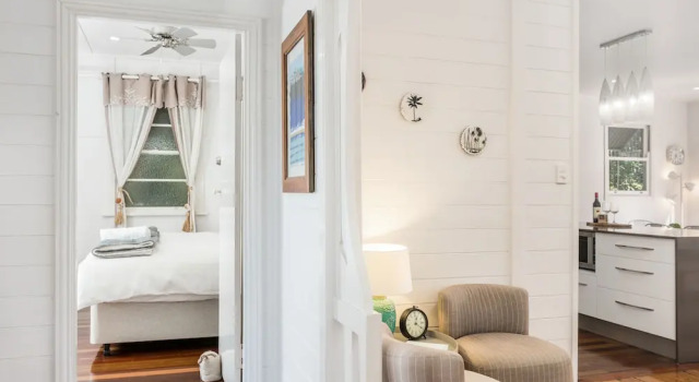 Коттедж Classic Aaloka Bay - heritage charm w. pool & spa