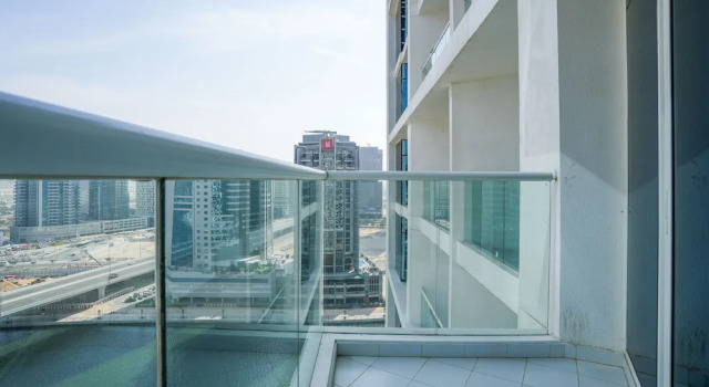 Superhost -  Fancy Studio With Mesmerizing Canal Views, Забронировать Отель Отели Эмирата Дубая с бассейном, рядом с Al Wajeha Al Maeyah Marine Transport Station, Бассейн