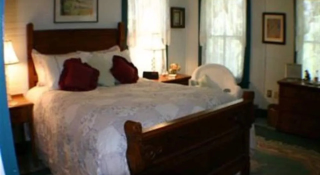 Island House of Wanchese Bed and breakfast, Забронировать Отель «постель и завтрак» Отели Острова Роанок с парковкой, Парковка