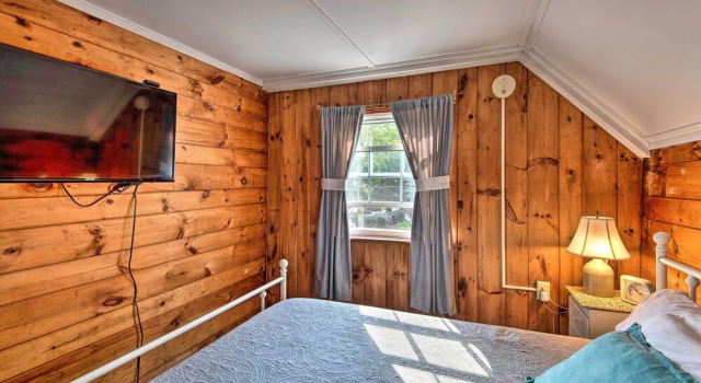 Charming Pine Point Cottage - 2 Blocks to Ocean!