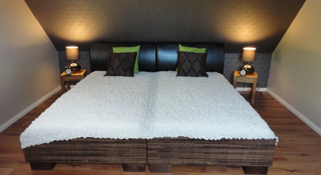 Gundies Home No. 15 GmbH, Varaa Hotelli Klein Meckelsen Ala-Saksi
