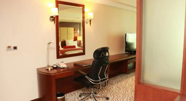 Полулюкс Park Regis Kris Kin Hotel