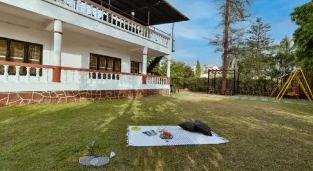 EKO STAY- Deltin Villa, Varaa Villa Hotellit New Delhi uima-altaalla, Uima-allas
