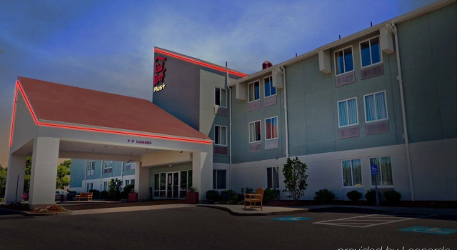 Red Roof Inn Boston - Logan, Varaa Hotelli Hotellit New England uima-altaalla, Uima-allas