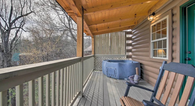 Коттедж Gatlinburg Cabin w/ Pool Table & Hot Tub!