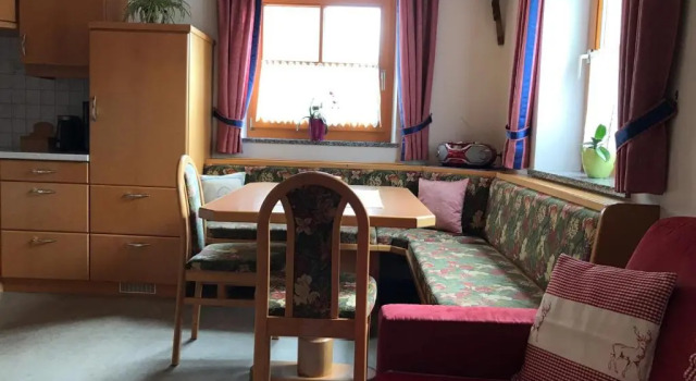 Апартаменты Biobergbauernhof Bergzeit Apartment in Goldegg