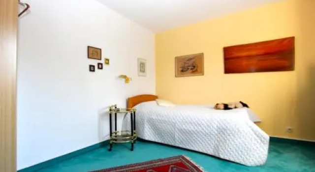 4865 Private Rooms