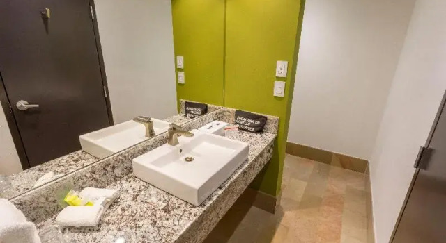 Двухместный номер Standard с красивым видом из окна Holiday Inn Queretaro Zona Krystal by IHG