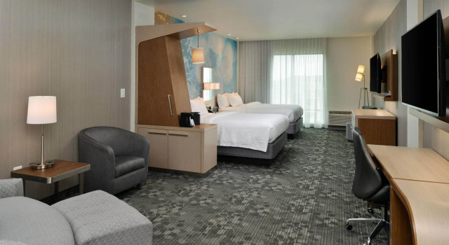 Четырёхместный люкс c 1 комнатой Courtyard by Marriott Charlotte Steele Creek