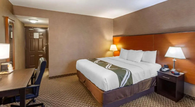 Двухместный номер Business Quality Inn Toronto Airport