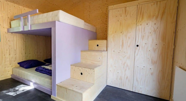 Practical chalet with terrace, in a green holiday park near Amsterdam, Забронировать Шале Амстелвен 