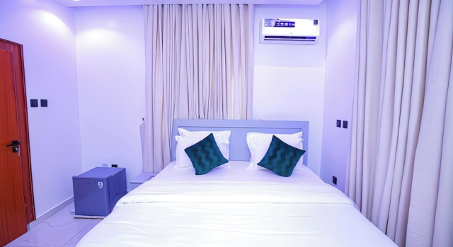 House of Card, Rezervovat Hotel Wellness hotely v Bwari, SPA
