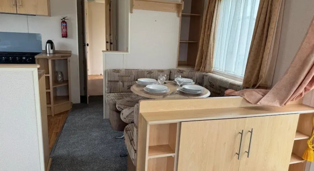 3 Bed Caravan - Sleeps 6 - Pets - Parking - Wifi