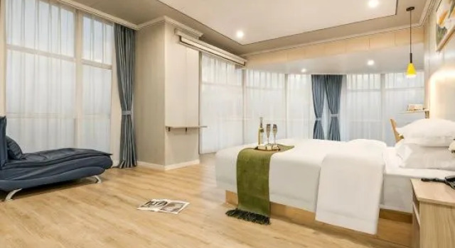Люкс Deluxe Xuancheng Fenglai Hotel (Wanling Lake Scenic Area Wanda Plaza)