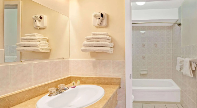 Четырёхместный номер Standard Falls Lodge by the Falls
