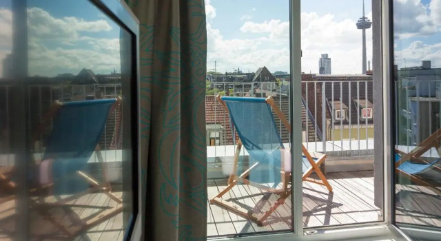 Двухместный номер Standard с балконом Motel One Köln-Mediapark