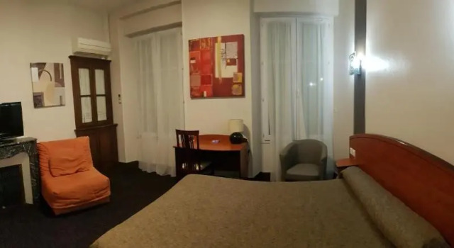 Hotel de La Paix, Забронировать Отель Олорон-Сент-Мари Pyrénées-Atlantiques, рядом с Шоколадная фабрика Lindt