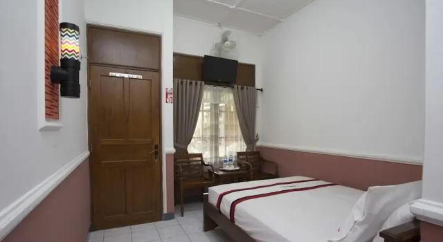 RedDoorz near Terminal Condong Catur 2, Prenota Hotel Sleman Yogyakarta Province
