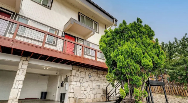 2 Mi to Dtwn Reno & Unr: City-view Townhome!, Забронировать Апартаменты/квартира Рино США, рядом с Планетарий и научный центр Флейшманна