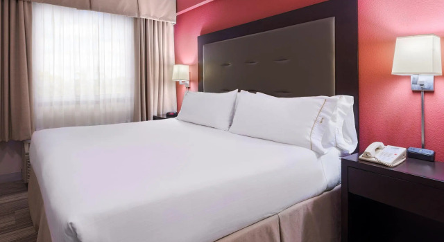Двухместный люкс Holiday Inn Express Hotel & Suites Kendall East-Miami by IHG