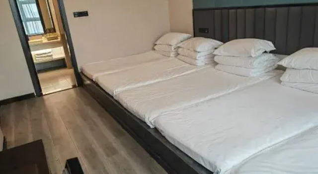 Кровать в общем номере Century Maple Boutique Hotel, Bole