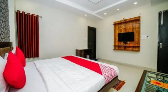 OYO 22752 Hotel Celebration Inn, Забронировать Отель Отели штата Махараштры 3 звезды, 3*