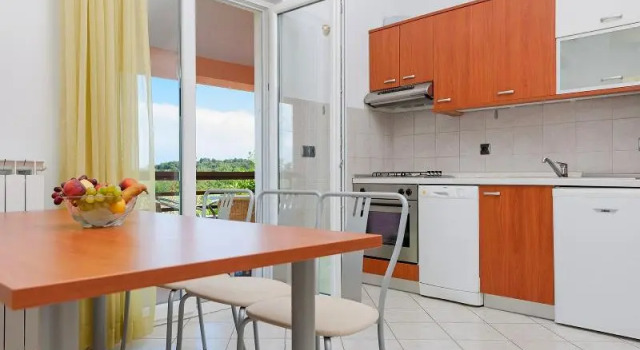 Четырёхместные апартаменты с балконом Apartments Neva