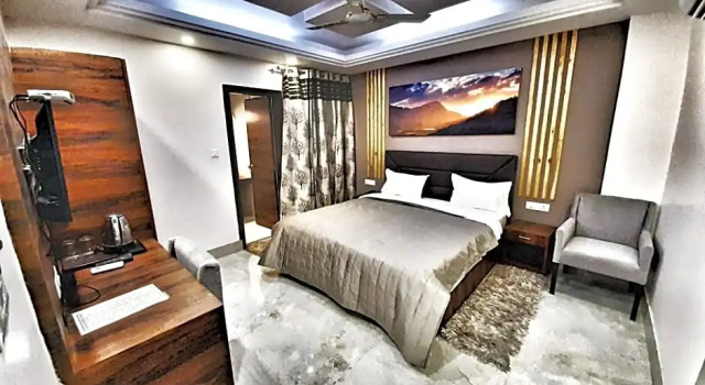 Номер Superior Hotel Aerocity Purple Orchid