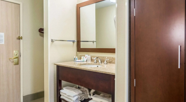 Четырёхместный номер Standard Comfort Inn & Suites - Hannibal
