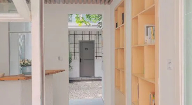 Half-circle coffee hostel