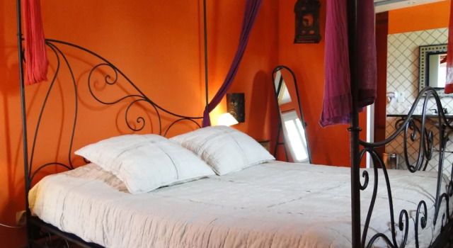 chambres d hotes Le Mas Julien piscine chauffée adult only, Prenota Affittacamere Orange Valchiusa