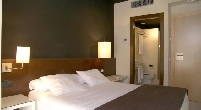 Hostal Badaloní, Забронировать Отель Отели Бадалона с завтраком, рядом с Торговый центр Магик-Бадалона, Завтраки