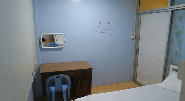 Red Lips Hostel, Забронировать Хостел Банг Рак Бангкок, рядом с Храм Шри Маха Мариаммана