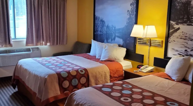 Четырёхместный номер Standard Super 8 by Wyndham La Vale/Cumberland Area