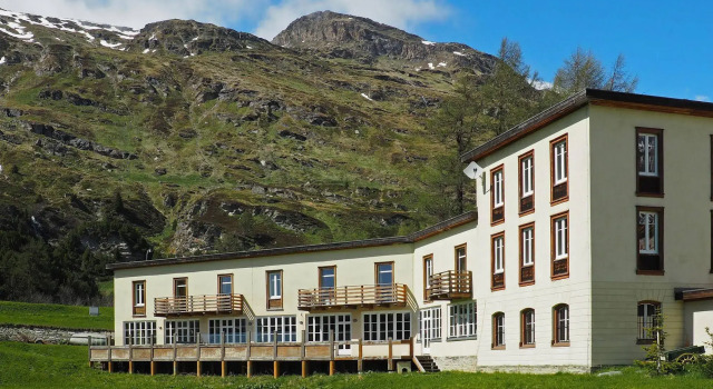 Maloja Club House, Book Hotel  