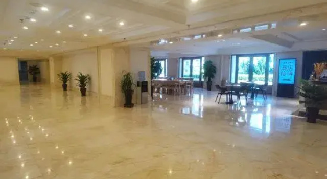 Dalian Yimao Center Hotel (Gaoxin Wanda Plaza Qixianling Forest Park)