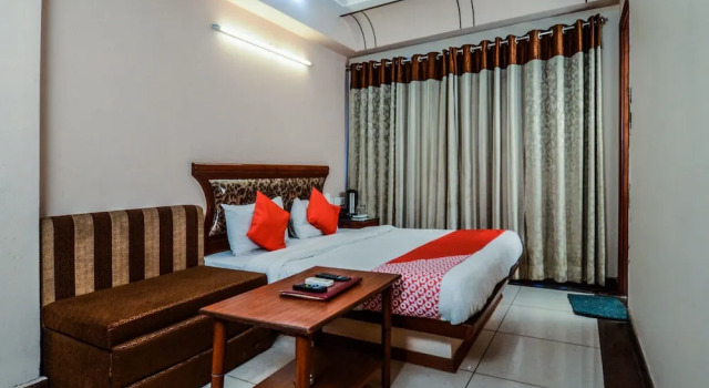 Люкс OYO 18484 Hotel Ratnawali