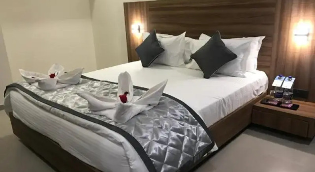 Номер Luxury Kyriad Hotel Solapur by OTHPL
