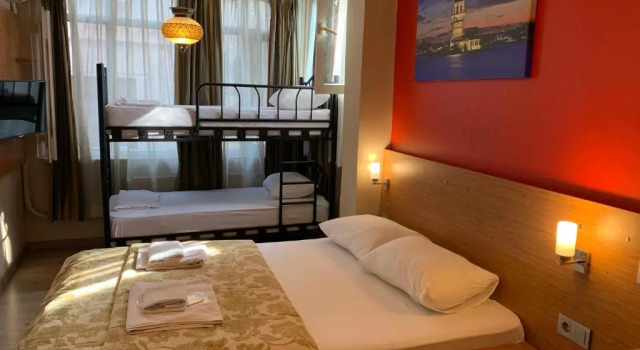 Трёхместный номер Antique Hostel