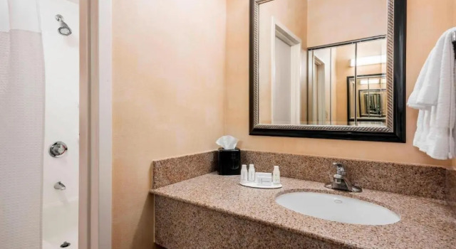 Номер Standard Courtyard Chicago OHare