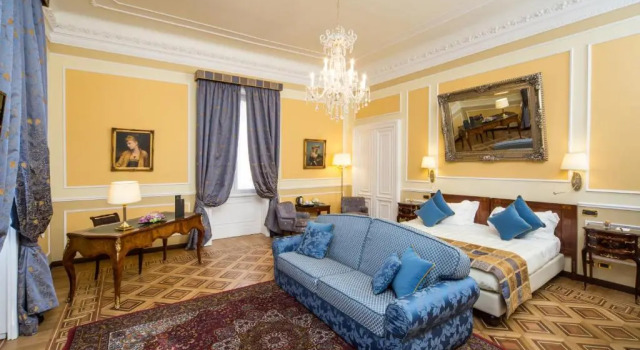 Полулюкс Hotel Bristol Palace