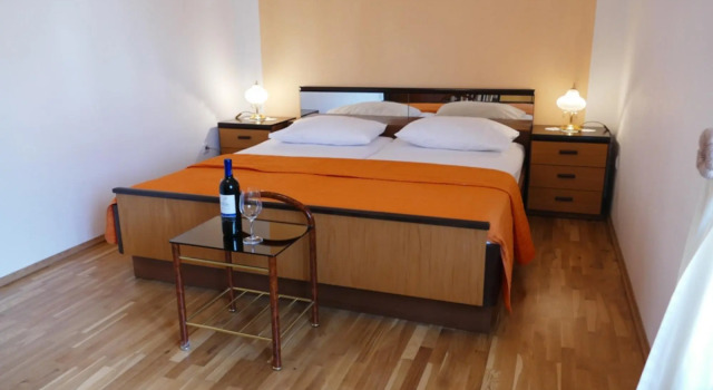 Ruza - 300 m from sea - A1(7), Rezerwuj Hotel Hotele w Split-Dalmatia County z parkingiem, Parking