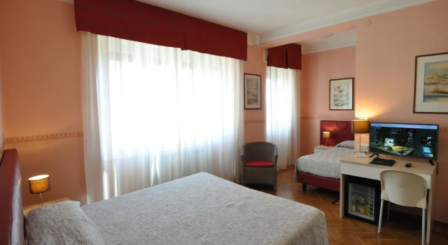 Четырёхместный номер Standard с балконом Hotel Sole Mare