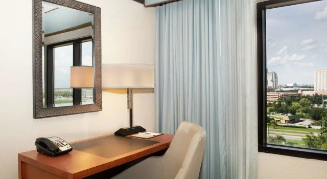 Четырёхместный номер Deluxe Курорт DoubleTree by Hilton Orlando Theme Park